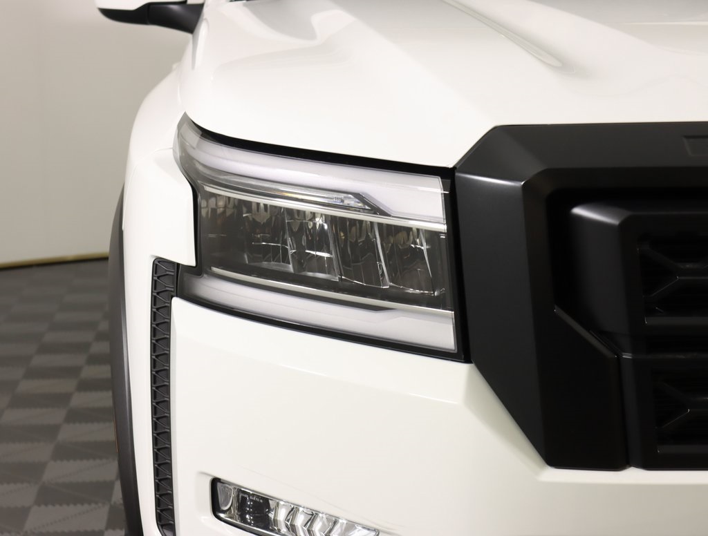 2023 Nissan Frontier PRO-X photo 3