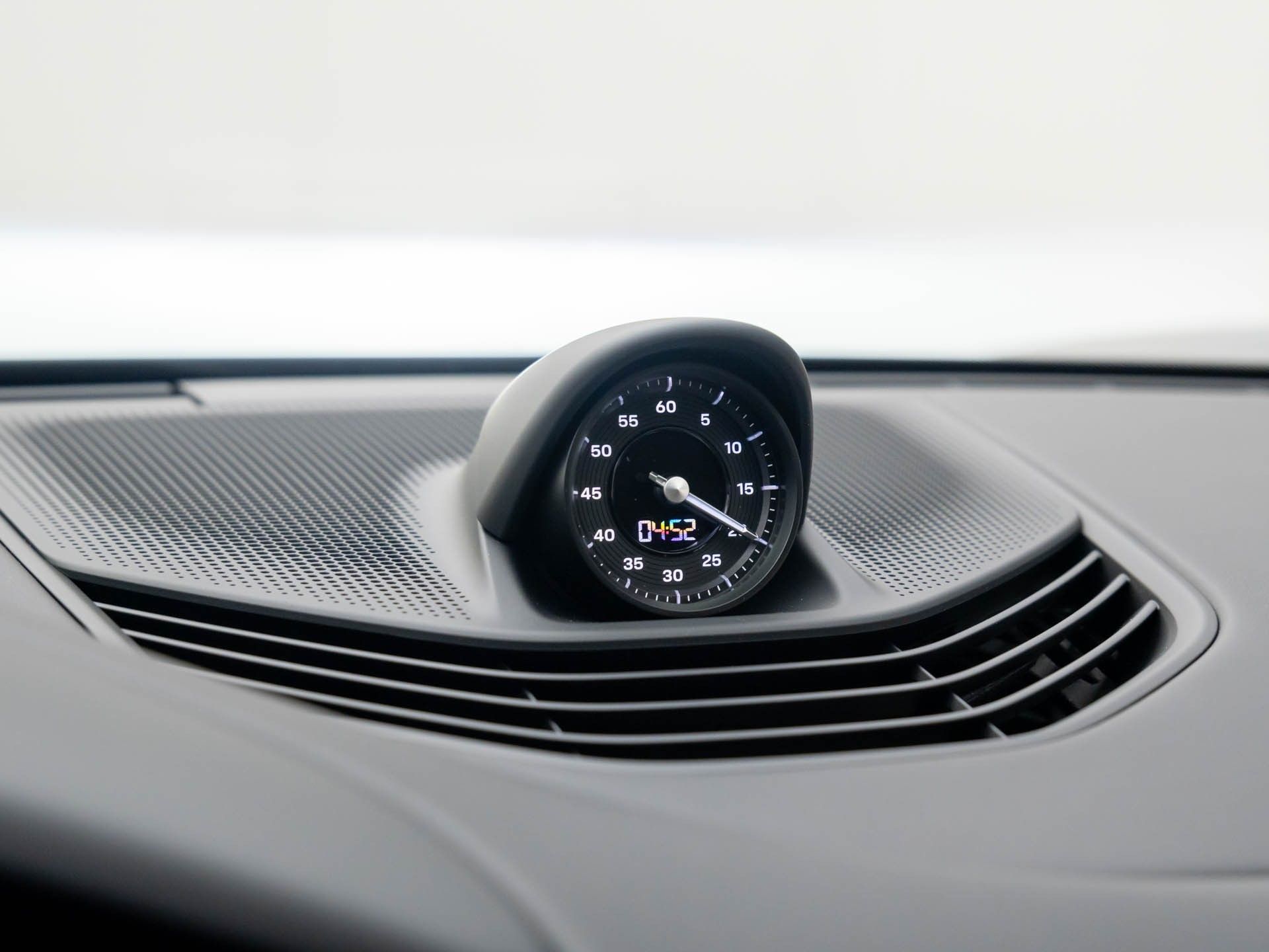 2025 Porsche Taycan GTS photo 21