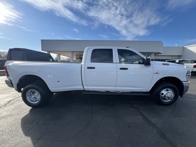 2026 Ram 3500 Tradesman photo 2