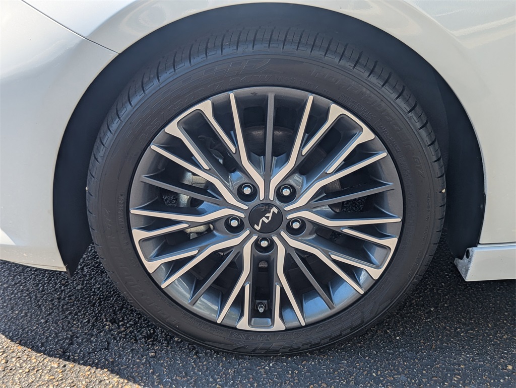 2023 Kia Forte GT-Line photo 3