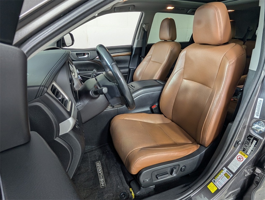 2017 Toyota Highlander Limited Platinum photo 5