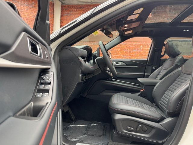 2025 Ford Explorer ST-Line photo 22