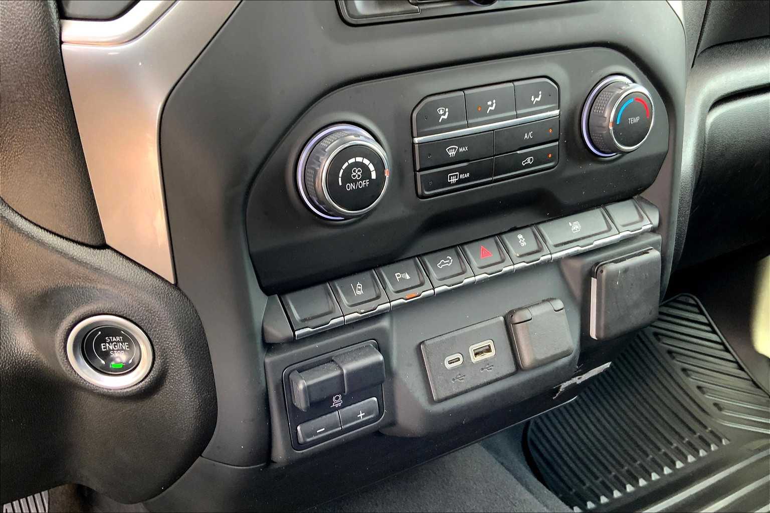2024 Chevrolet Silverado 2500HD Custom photo 18