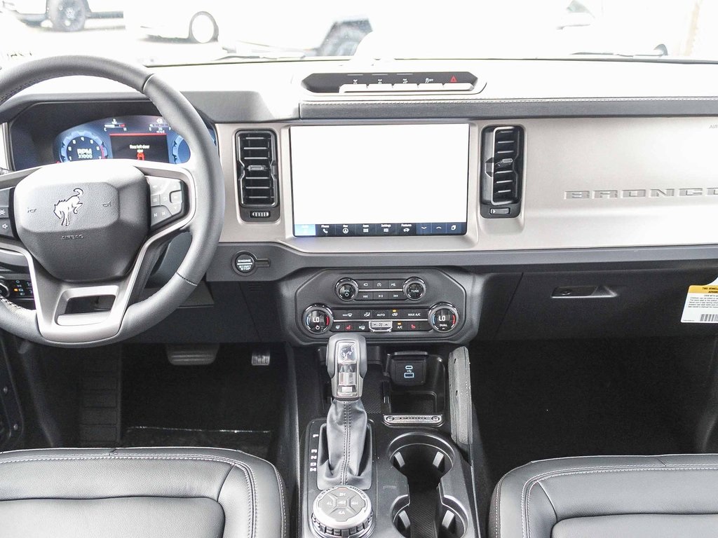 2025 Ford Bronco Outer Banks photo 8