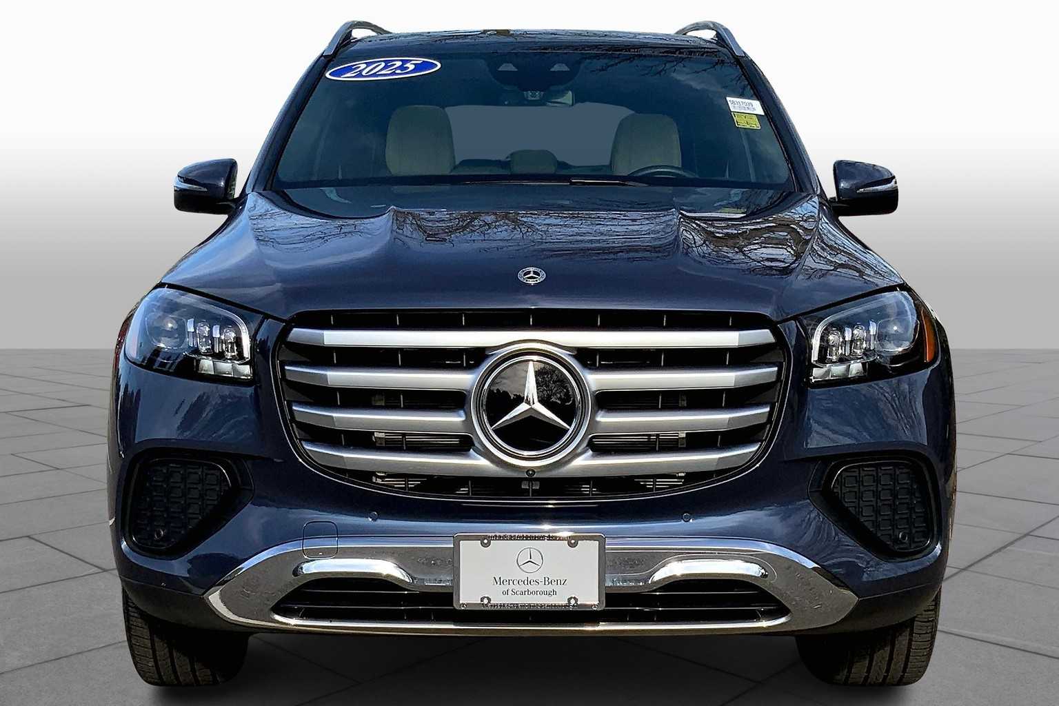 2025 Mercedes Benz GLS 450 4MATIC photo 3