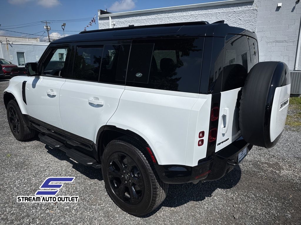 2024 Land Rover Defender 110 X-Dynamic SE photo 2