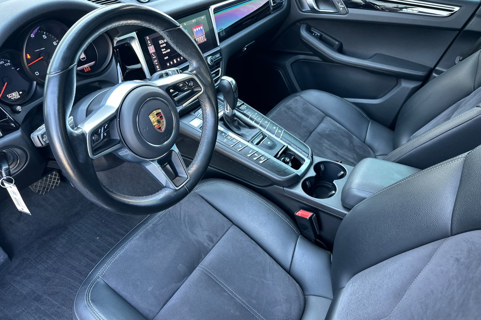 2021 Porsche Macan Base photo 9