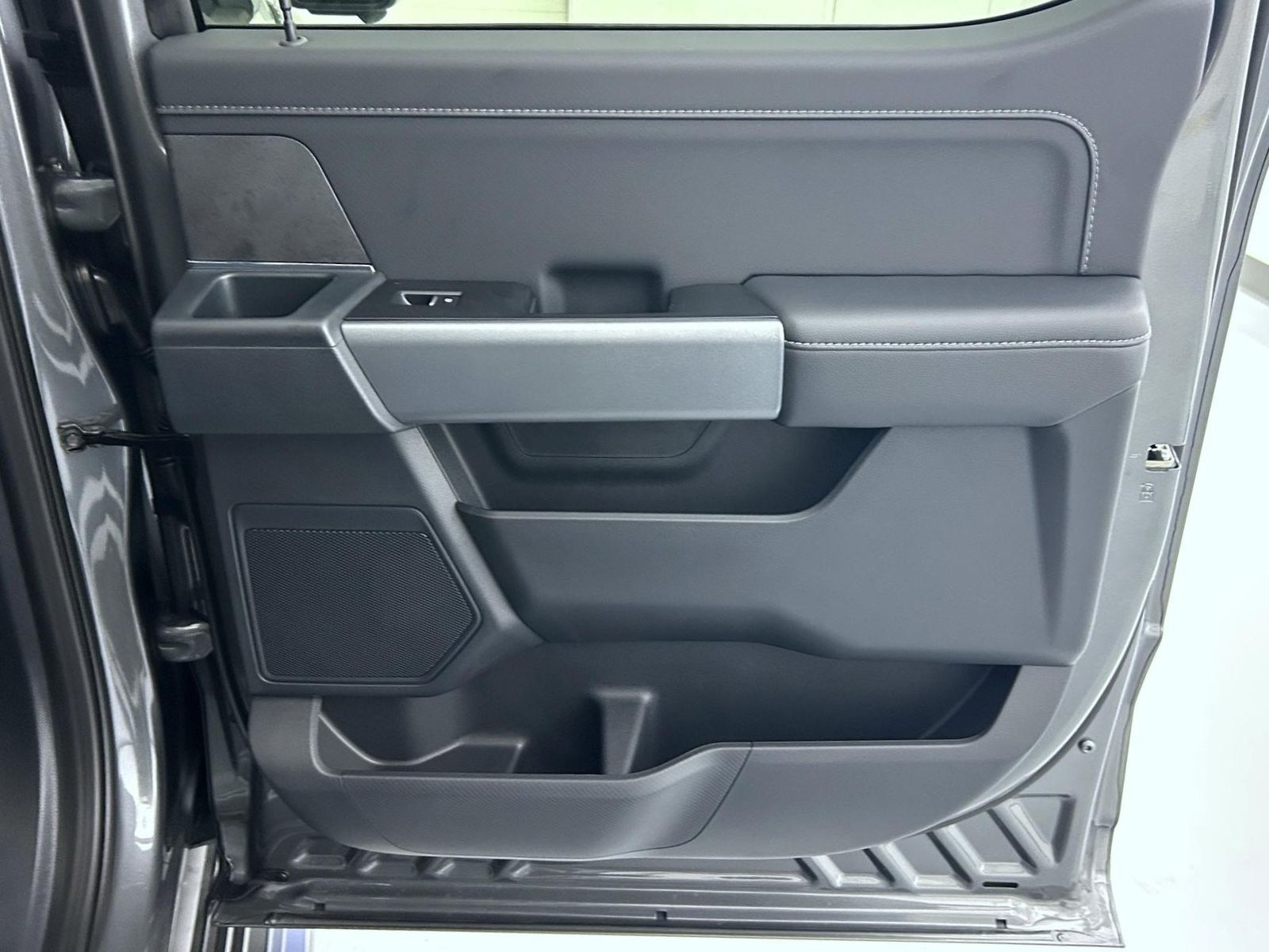 2025 Ford F-150 XLT photo 17