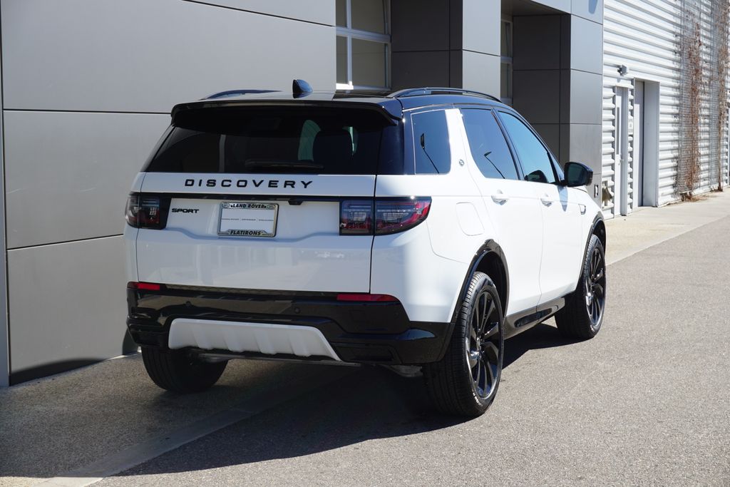 2025 Land Rover Discovery Sport SE photo 2