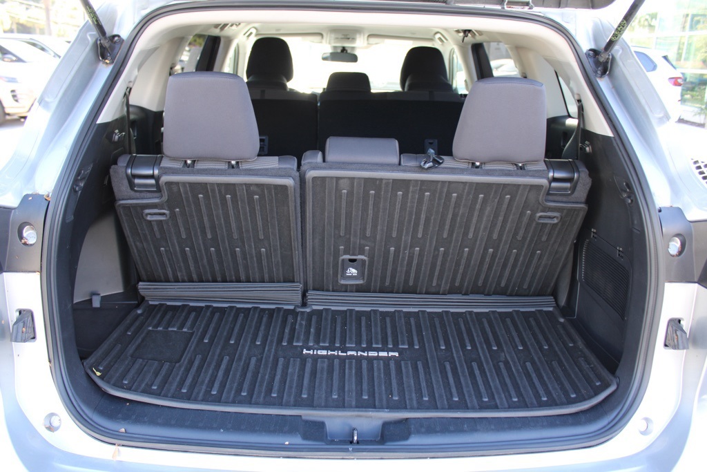 2023 Toyota Highlander L photo 34