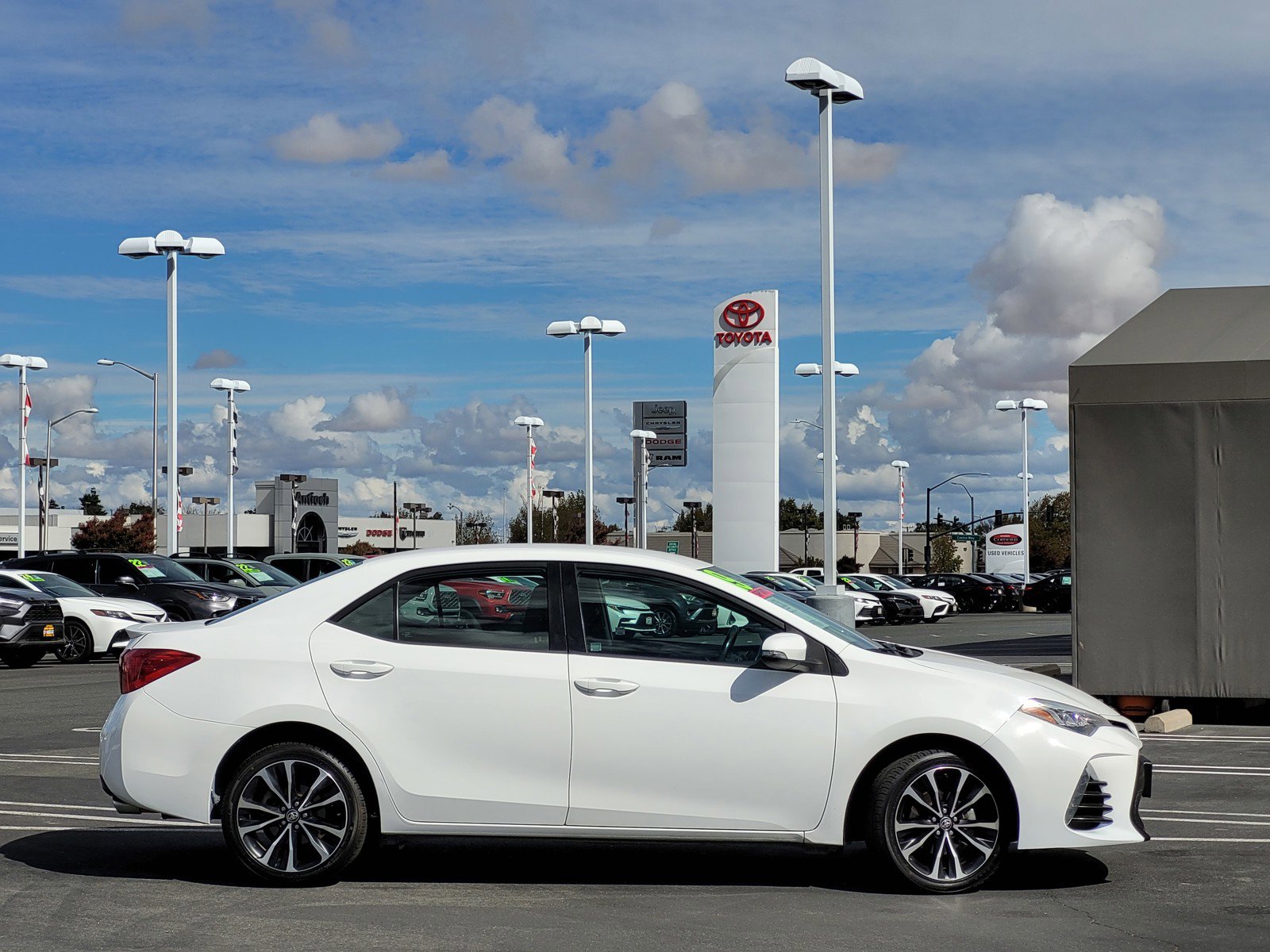 2019 Toyota Corolla XLE XSE photo 3