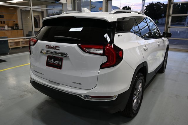 2024 Gmc Terrain SLT photo 3