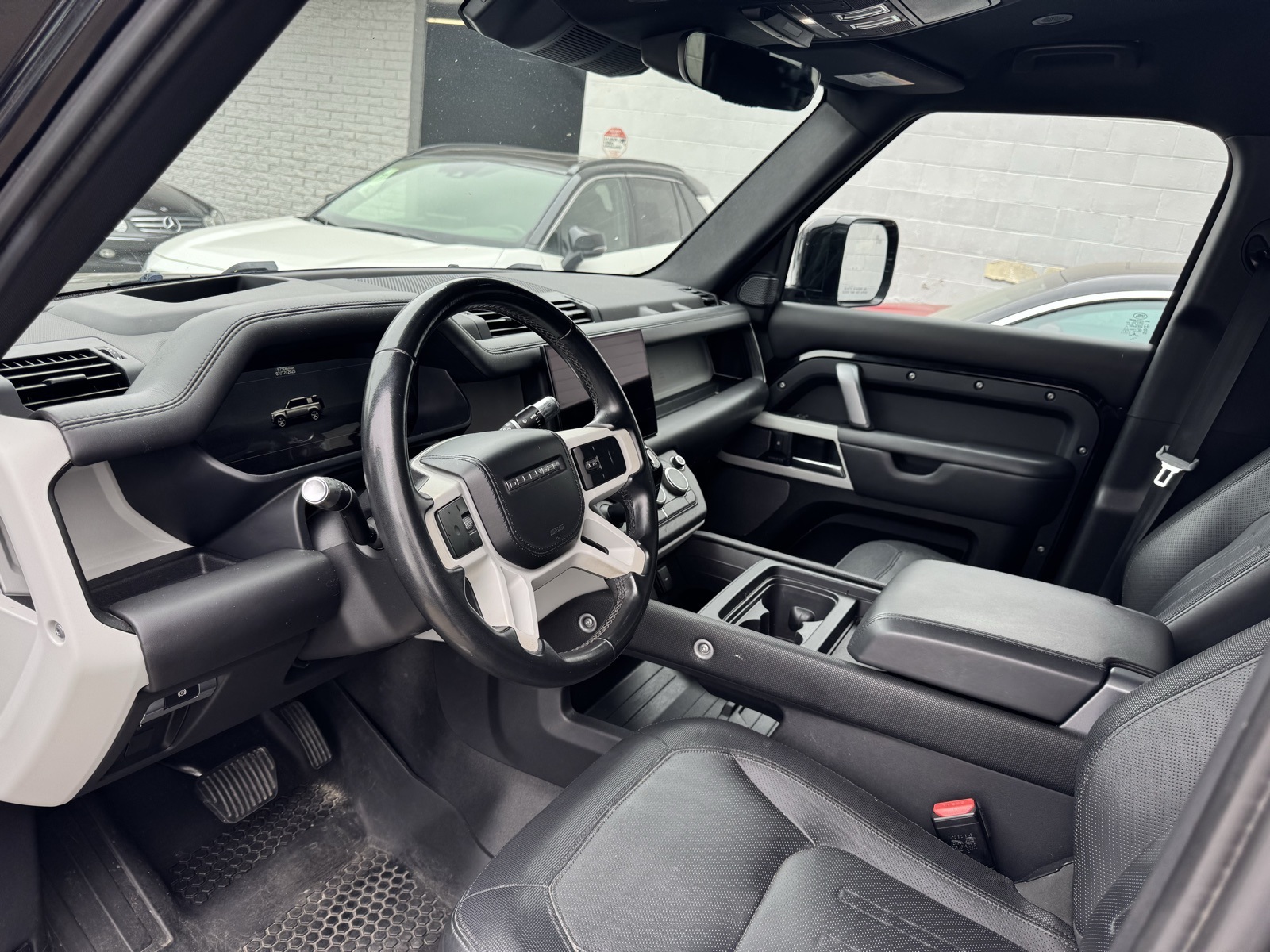 2022 Land Rover Defender 110 X-Dynamic HSE photo 4