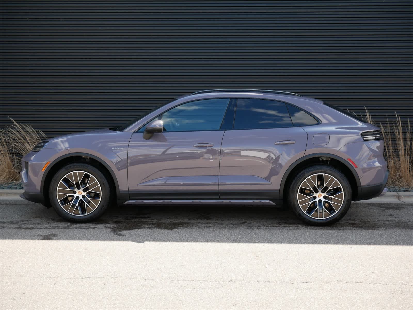2025 Porsche Macan Electric photo 2