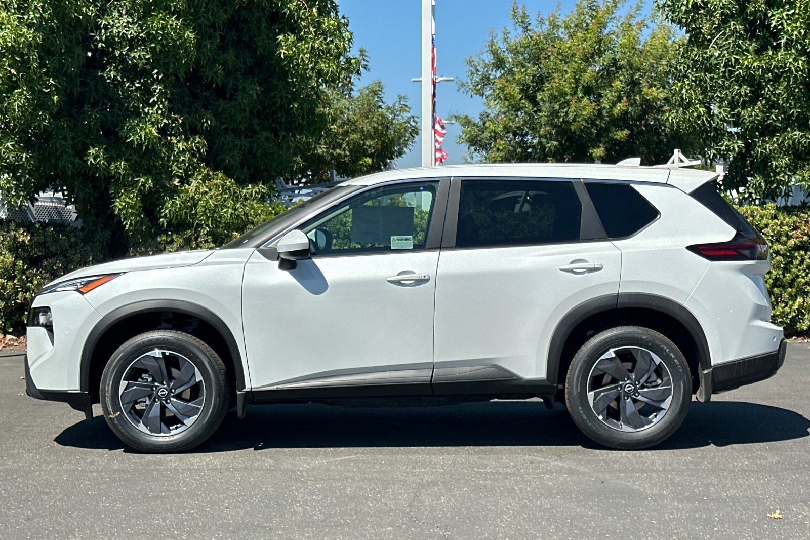 2026 Nissan Rogue SV photo 3