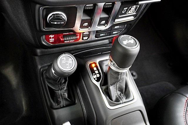 New 2025 Bright White Clear-Coat Exterior Paint Jeep Rubicon image 36