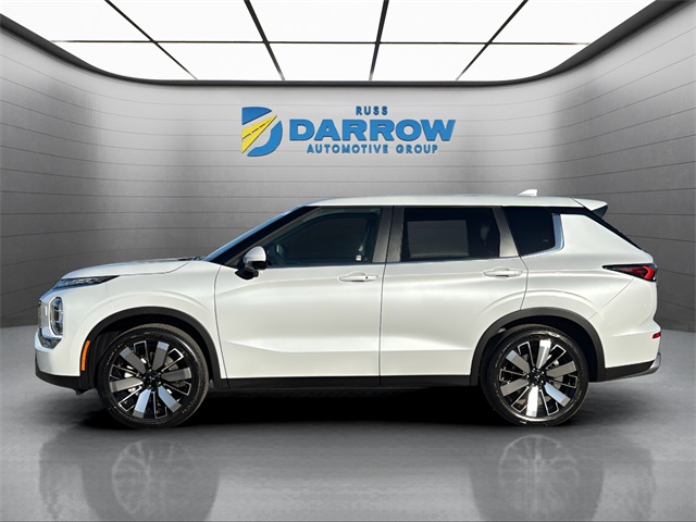 2025 Mitsubishi Outlander SE photo 2