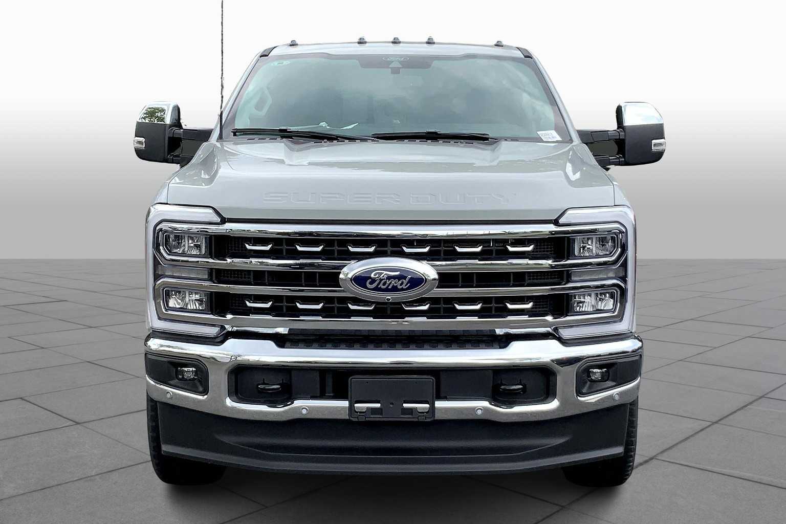2025 Ford F-350 Lariat photo 3