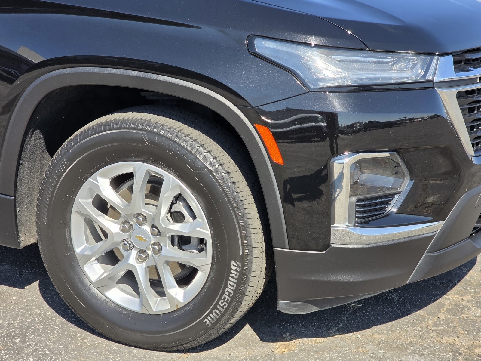 2023 Chevrolet Traverse LS photo 10
