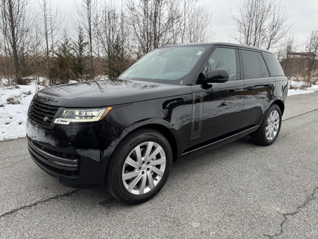 2025 Land Rover Range Rover SE's photo