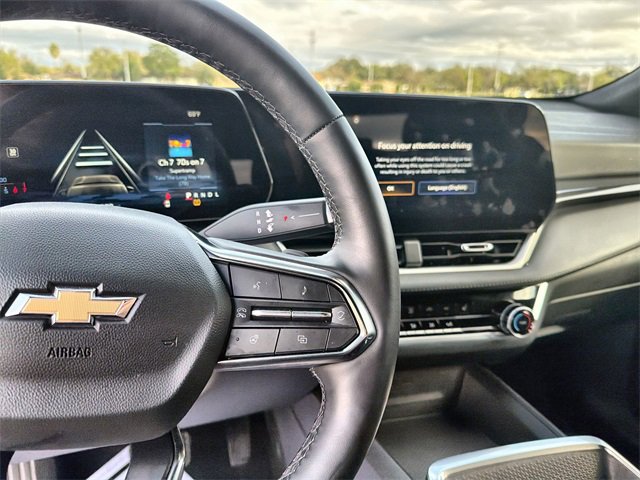 2025 Chevrolet Equinox LT photo 2