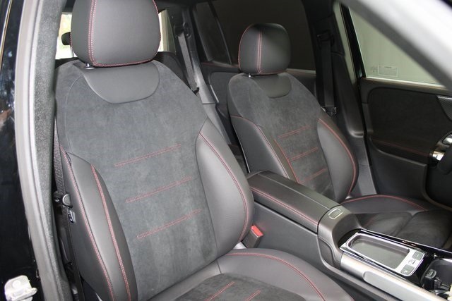 2024 Mercedes Benz GLB 250 4MATIC photo 4