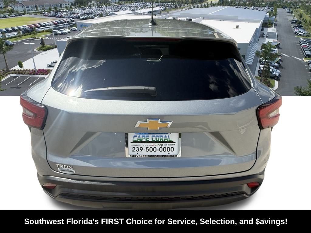 2024 Chevrolet Trax LS photo 5