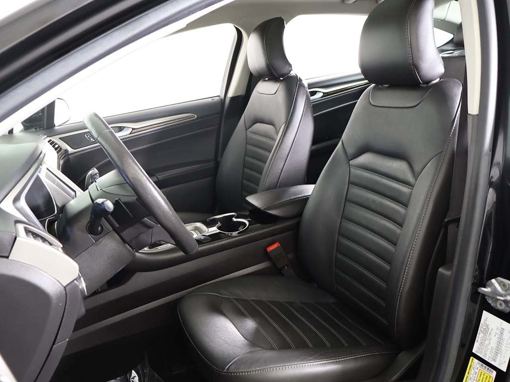2016 Ford Fusion SE photo 25