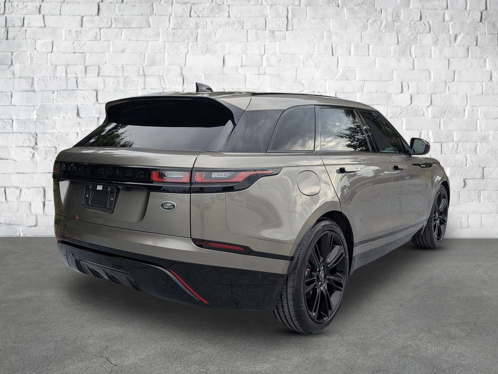 2021 Land Rover Range Rover Velar R-Dynamic S photo 4