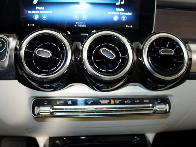 2020 Mercedes Benz GLB 250 photo 17