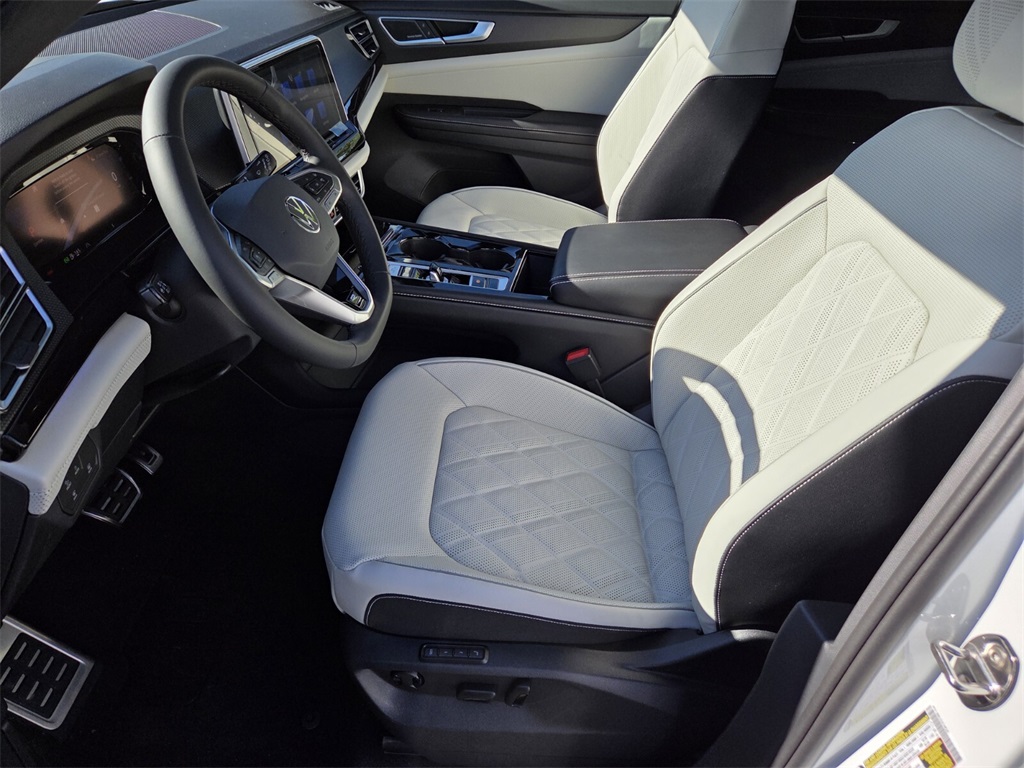 2026 Volkswagen Atlas Cross Sport SEL Premium R-Line photo 4