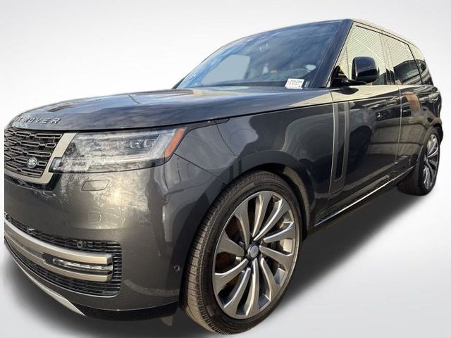 2025 Land Rover Range Rover SE's photo