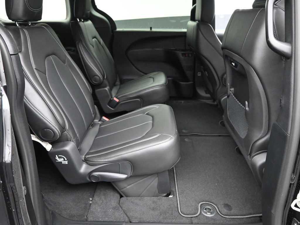 2026 Chrysler Pacifica photo 7