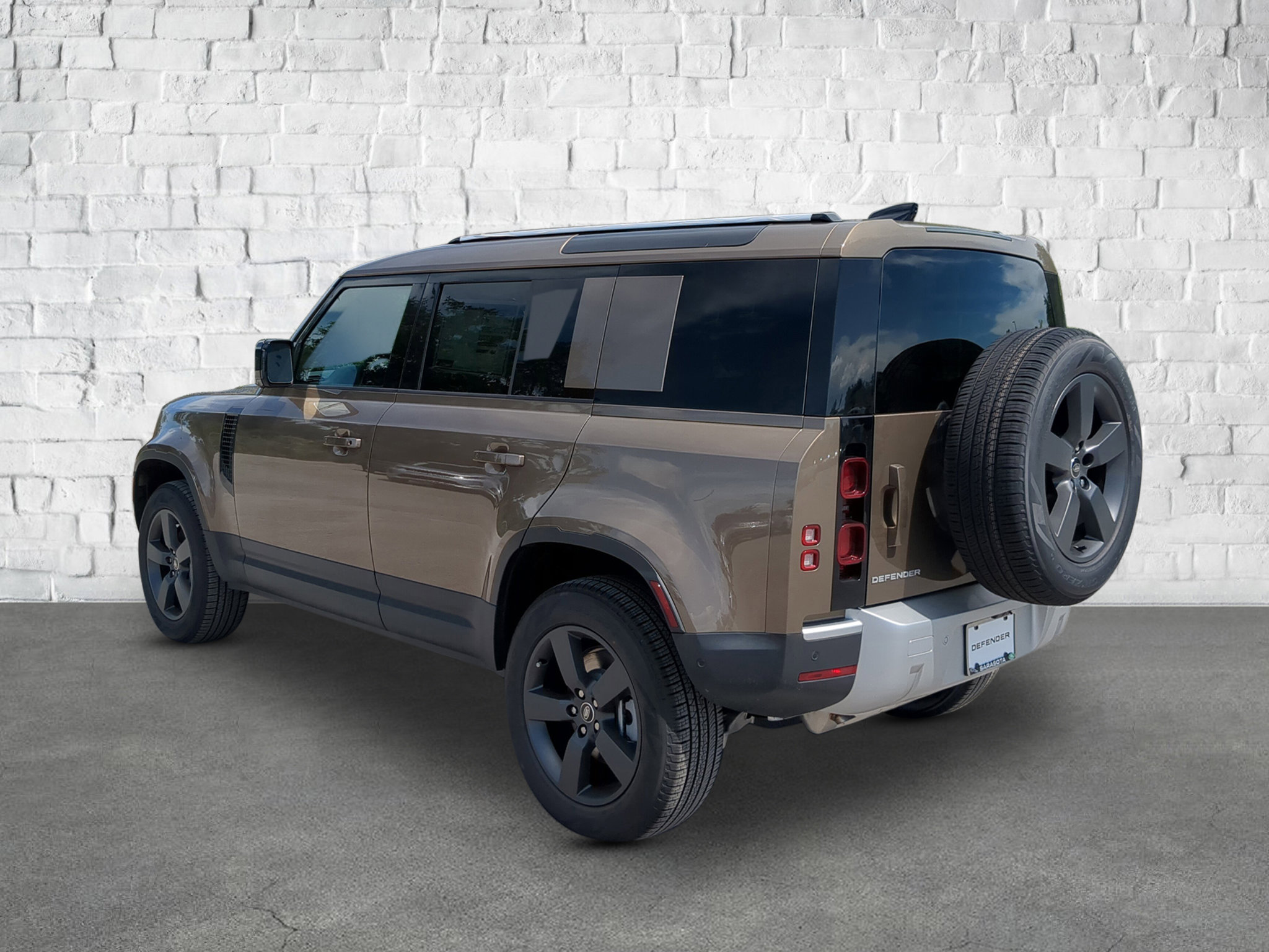 2025 Land Rover Defender 110 S photo 4