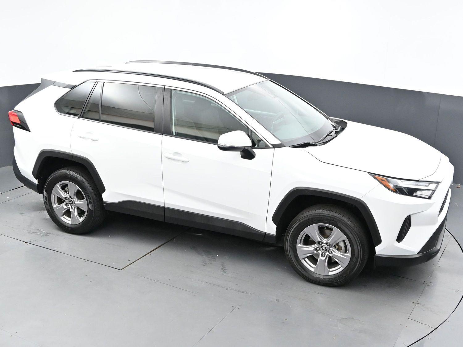2023 Toyota RAV4 XLE photo 32