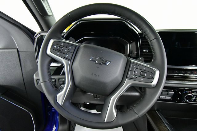 2025 Chevrolet Silverado 1500 LT Trail Boss photo 2