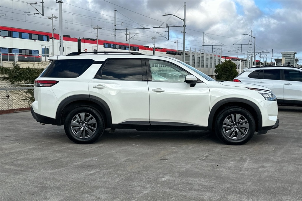 2024 Nissan Pathfinder SV photo 3