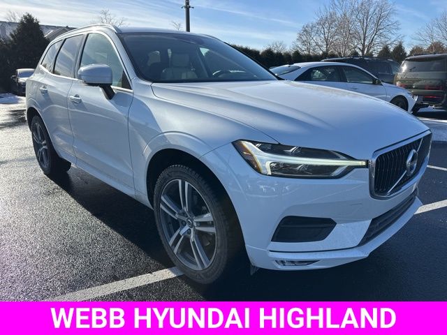 2021 Volvo XC60 Momentum's photo