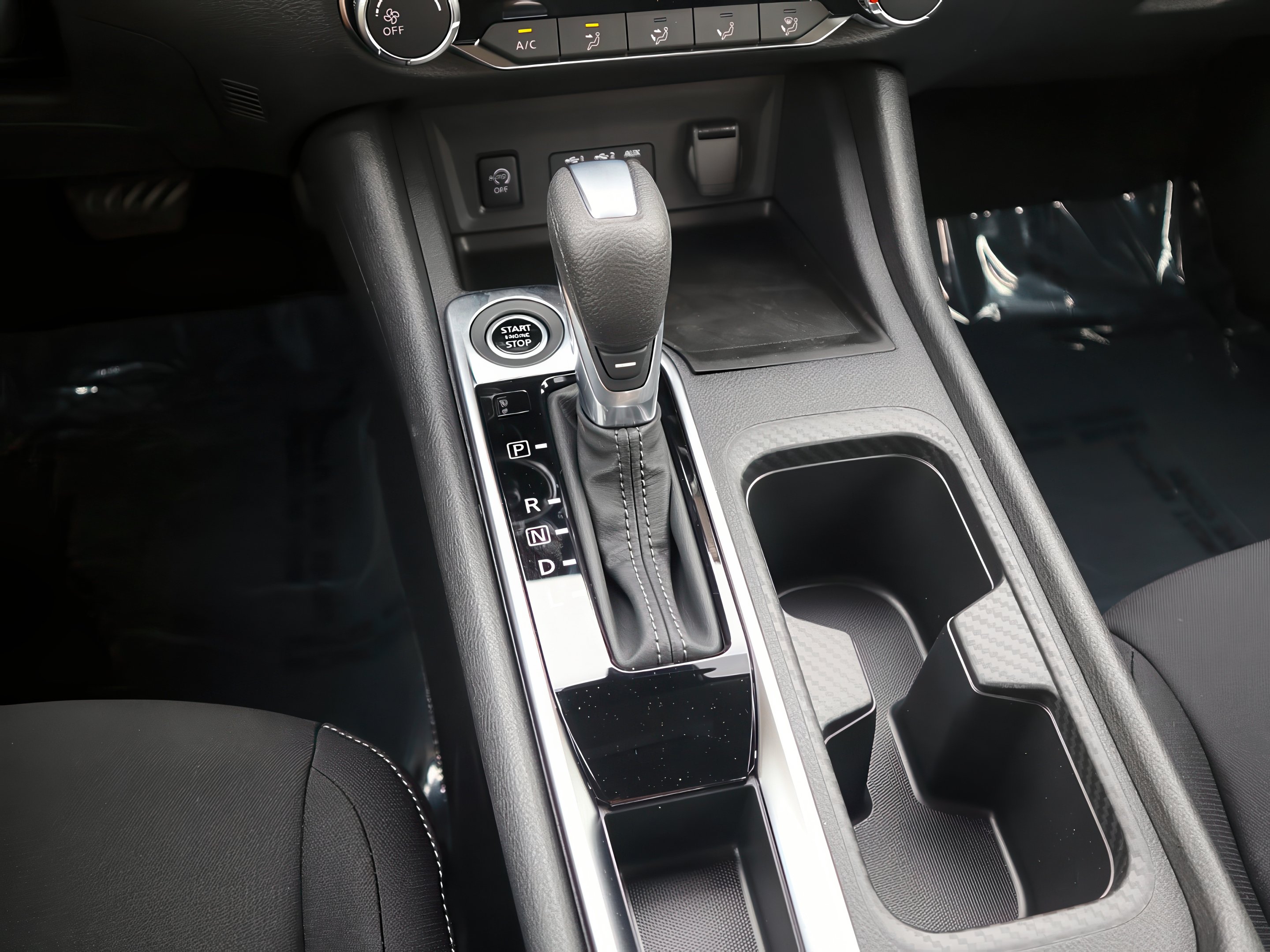 2025 Nissan Sentra SV photo 21