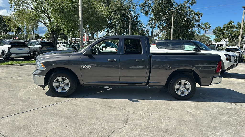 2024 Ram 1500 Classic SLT photo 4
