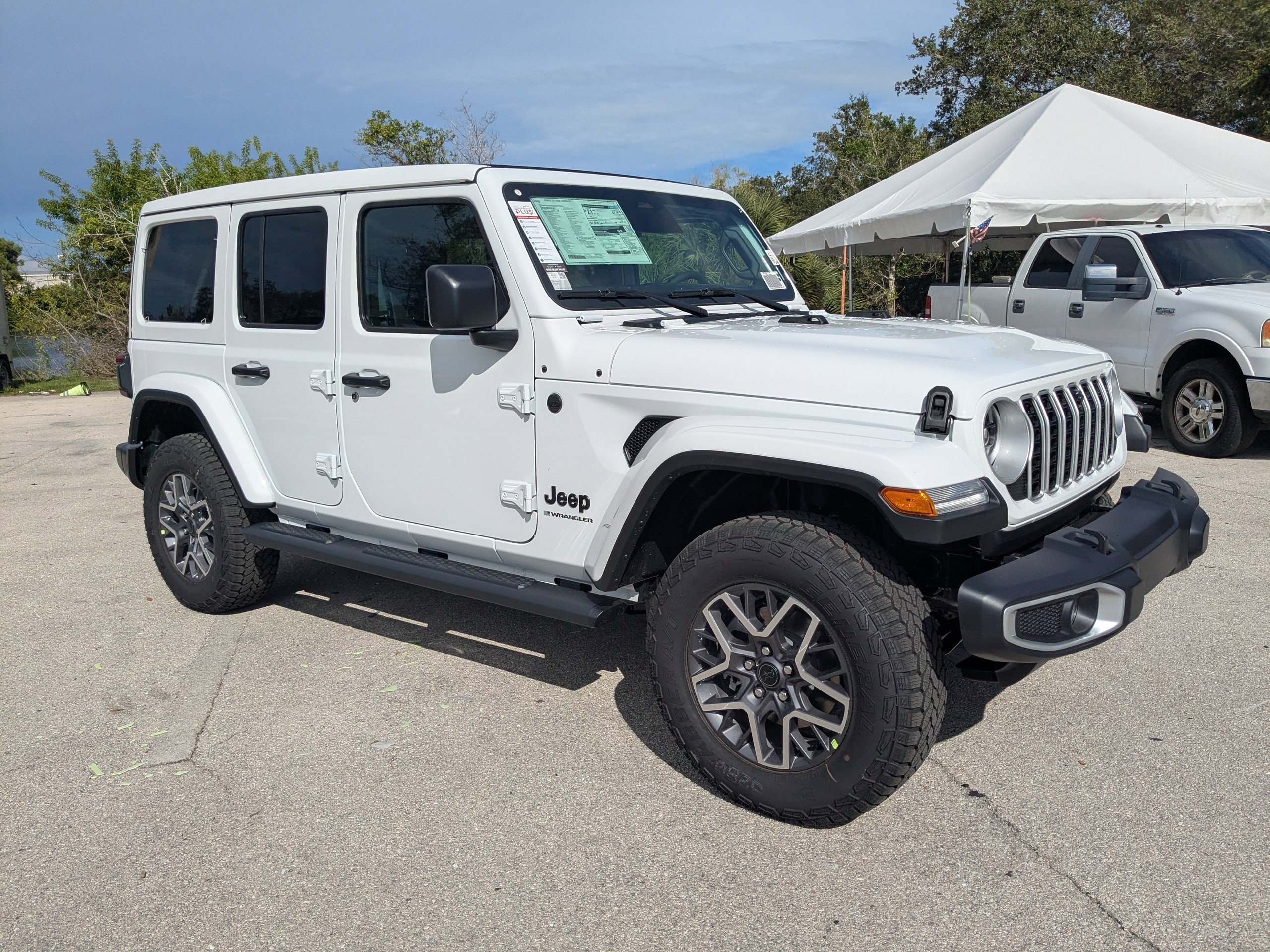 2025 Jeep Wrangler Sahara photo 2