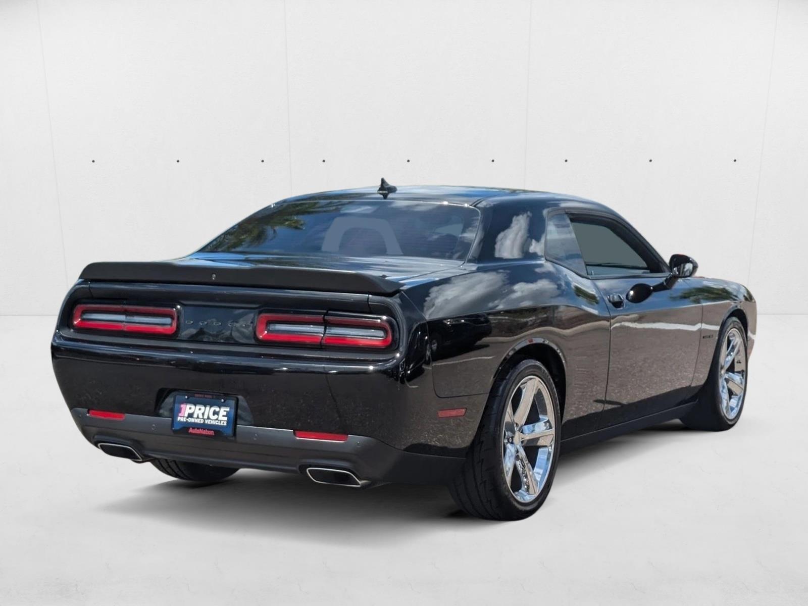 2022 Dodge Challenger R/T photo 5