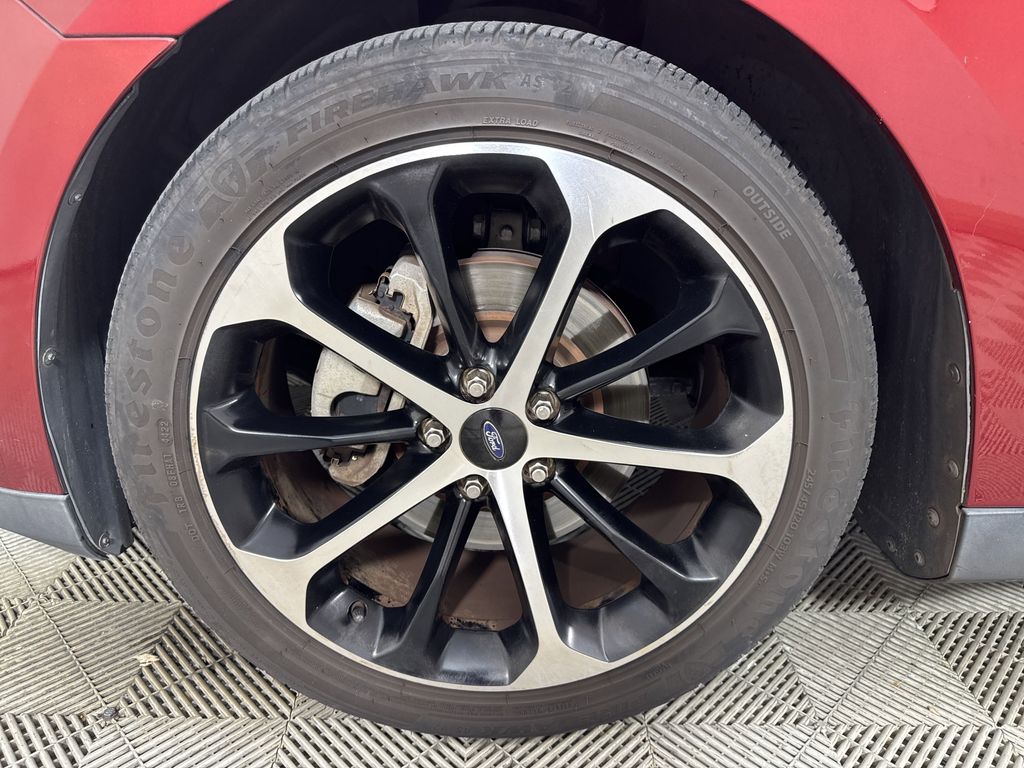 2015 Ford Taurus SEL photo 11