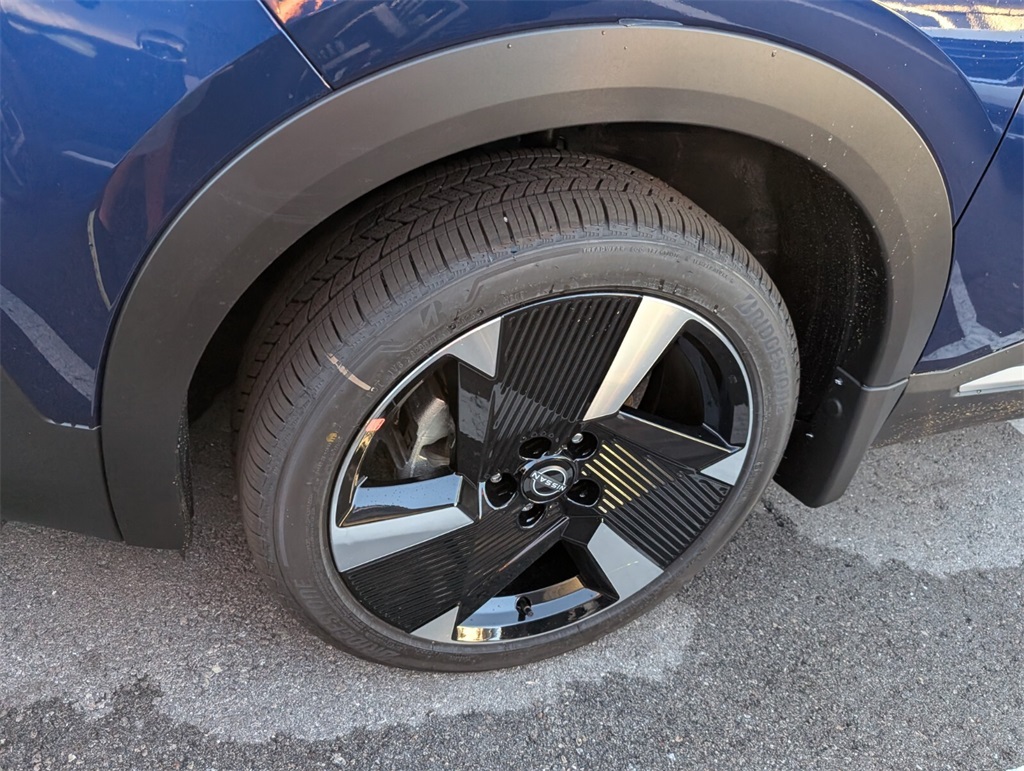 2025 Nissan Kicks SR photo 3