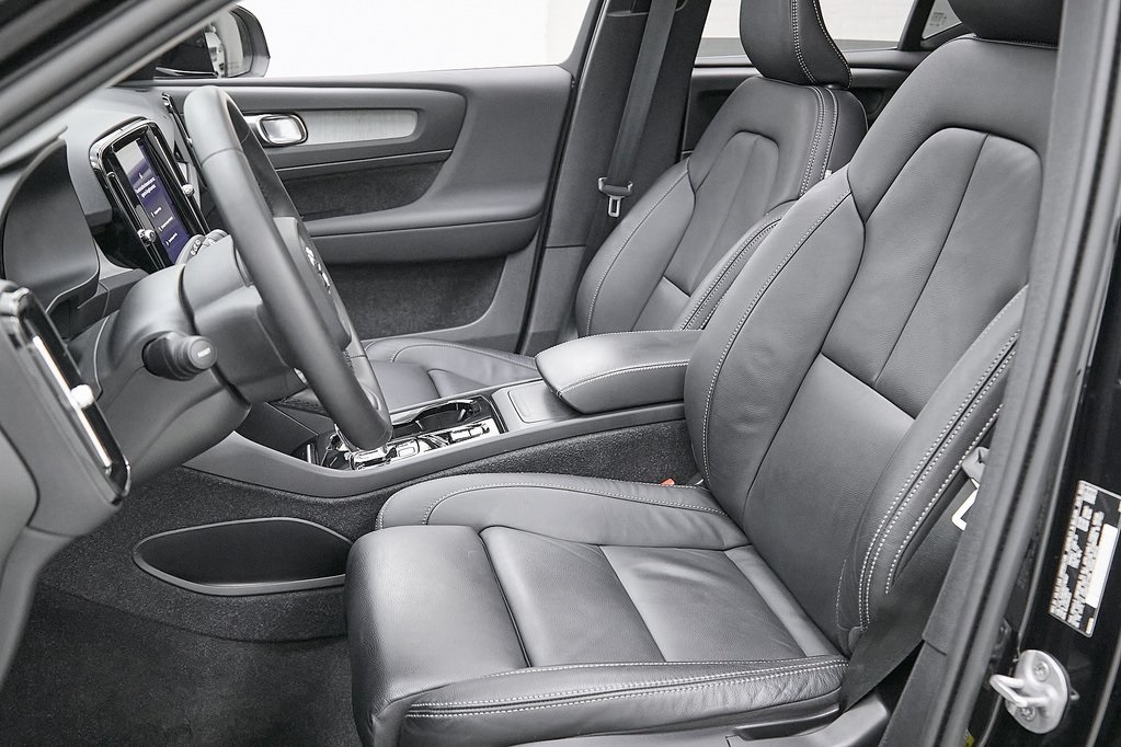 2024 VOLVO XC40 - Image 14