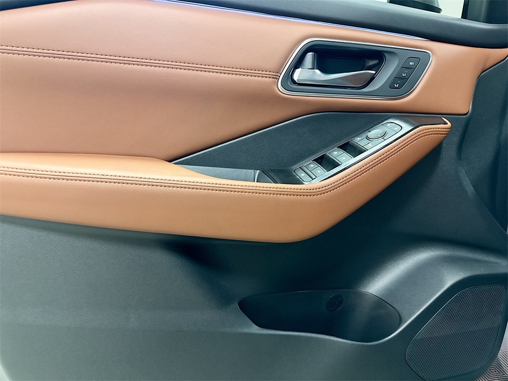 2026 Nissan Rogue Platinum photo 21
