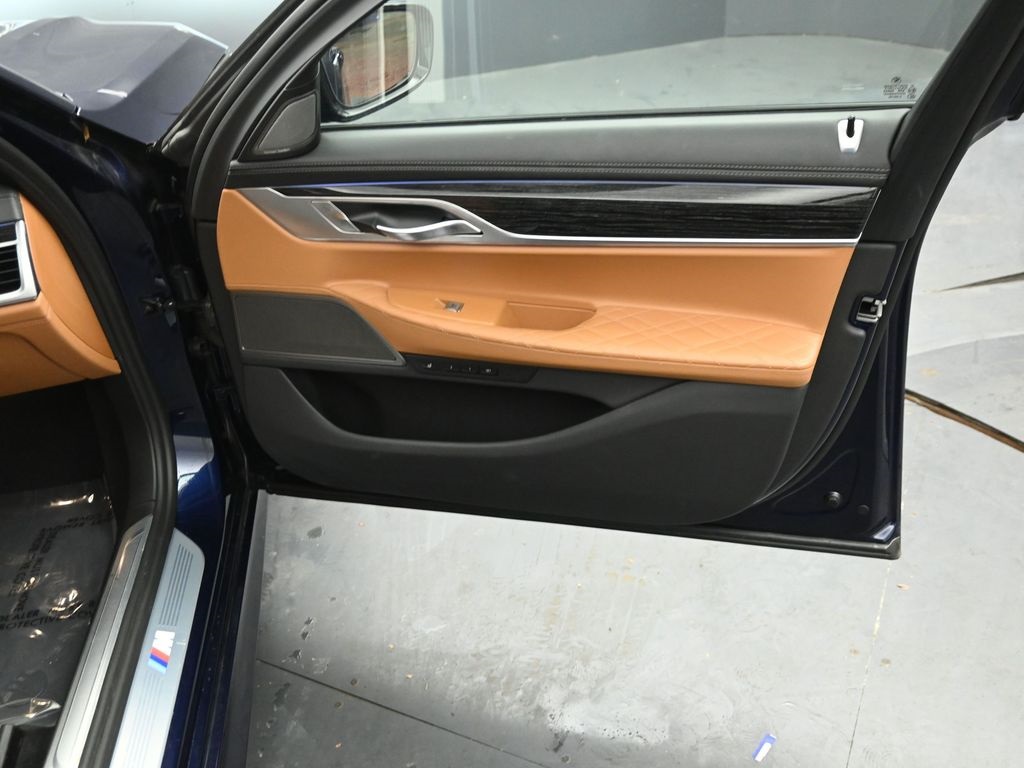 2022 BMW 750LI - Image 27