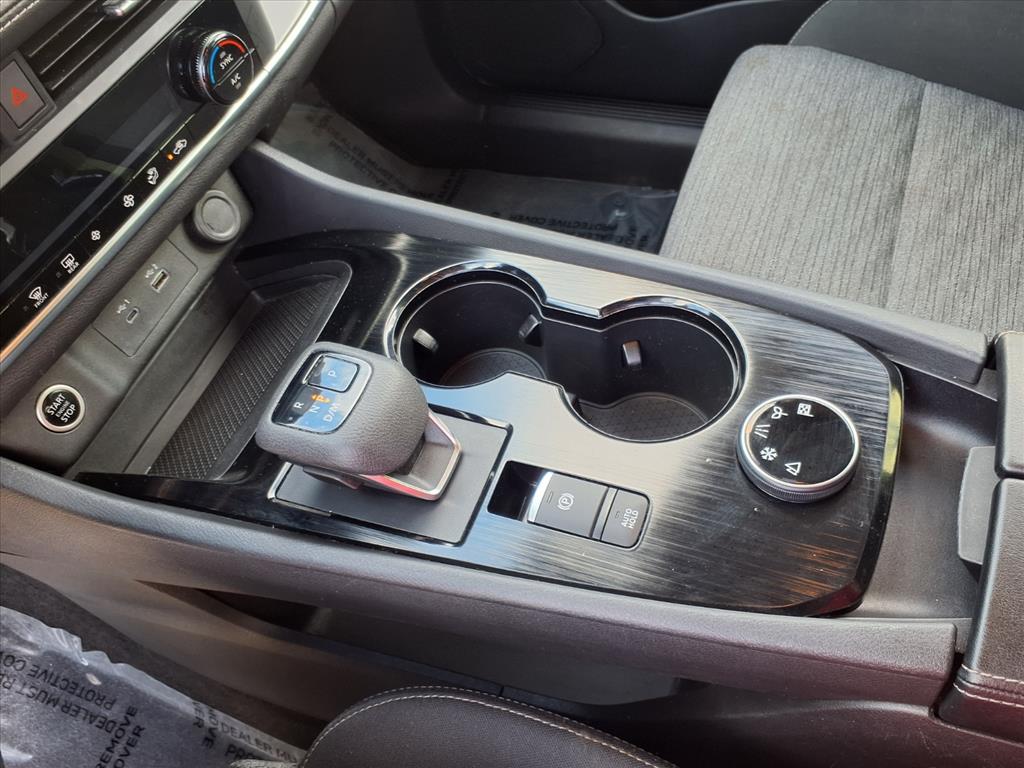 2023 Nissan Rogue SV photo 11