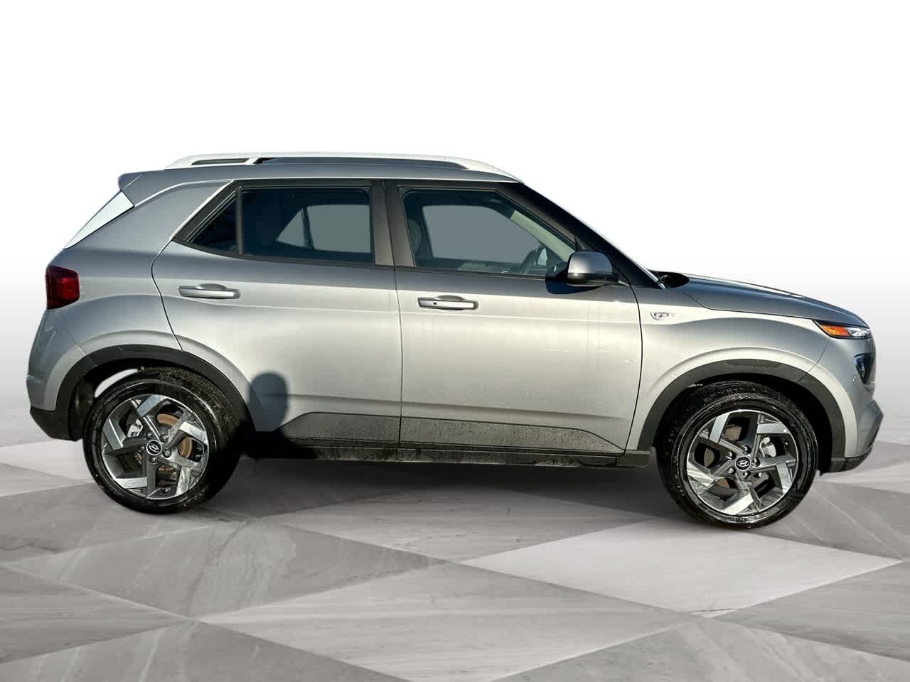2025 Hyundai Venue SEL photo 9