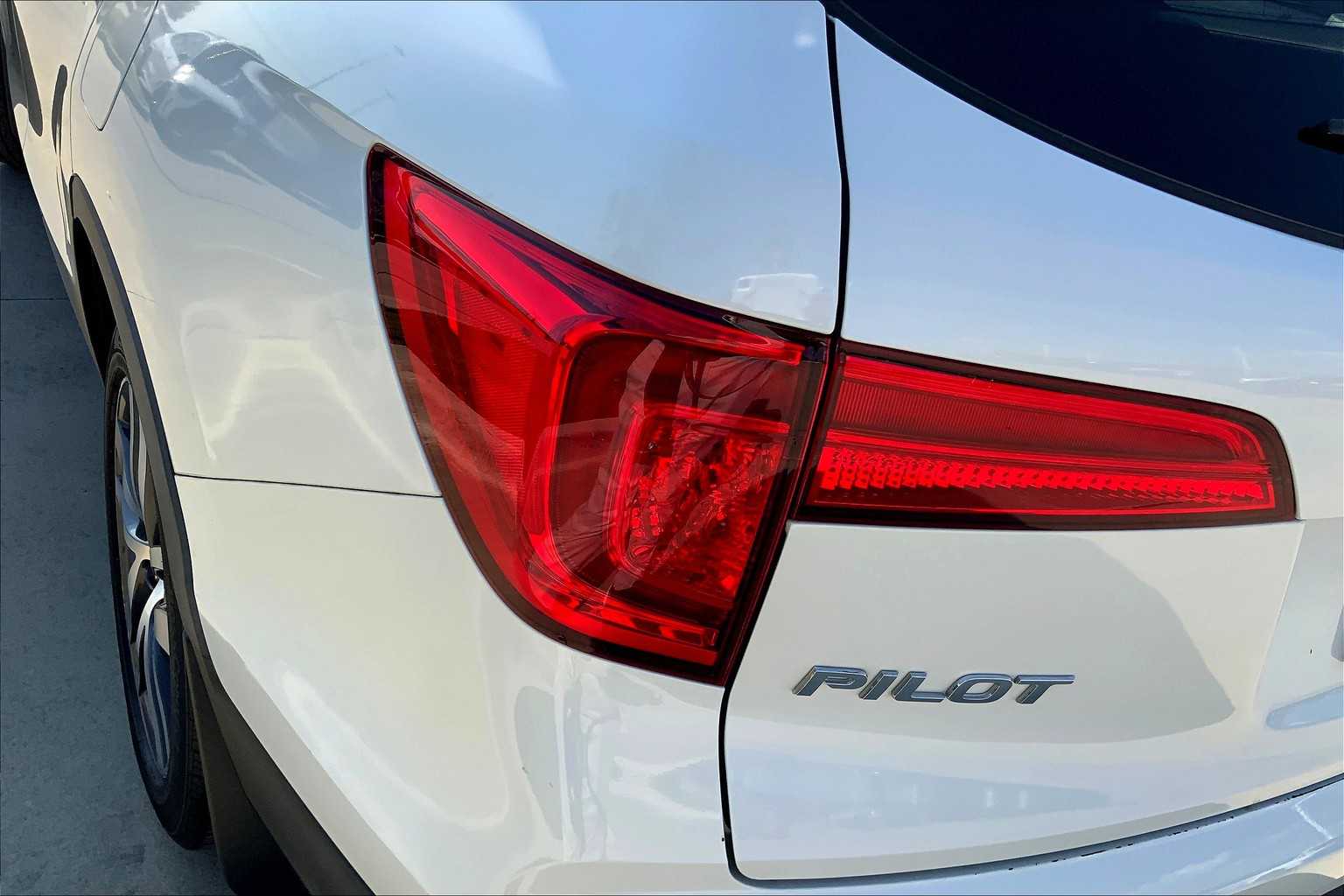 2018 Honda Pilot Touring photo 28
